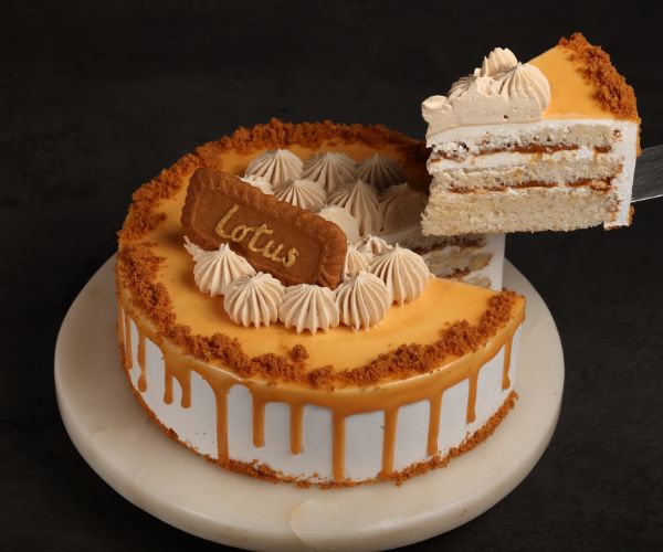 Lotus Biscoff cake, view 3