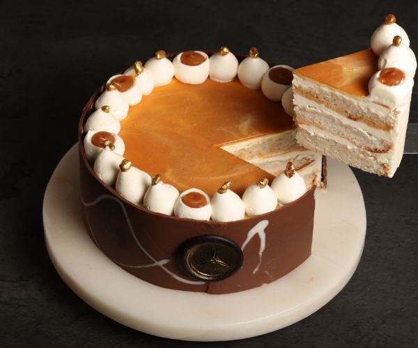 Vanilla and Salted Caramel Cake, view 3