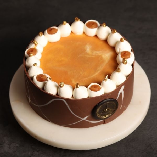 Vanilla and Salted Caramel Cake